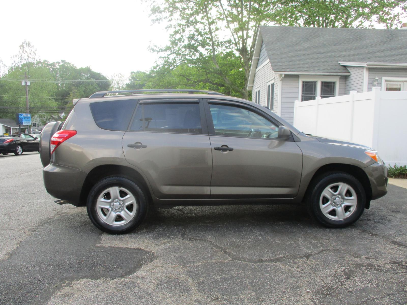 2011 GRAY /tan Toyota RAV4 Base I4 4WD with 3rd Row (2T3JF4DV5BW) with an 2.4L L4 DOHC 16V engine, 4-Speed Automatic transmission, located at 540a Delsea Drive, Sewell, NJ, 08080, (856) 589-6888, 39.752560, -75.111206 - Photo #7